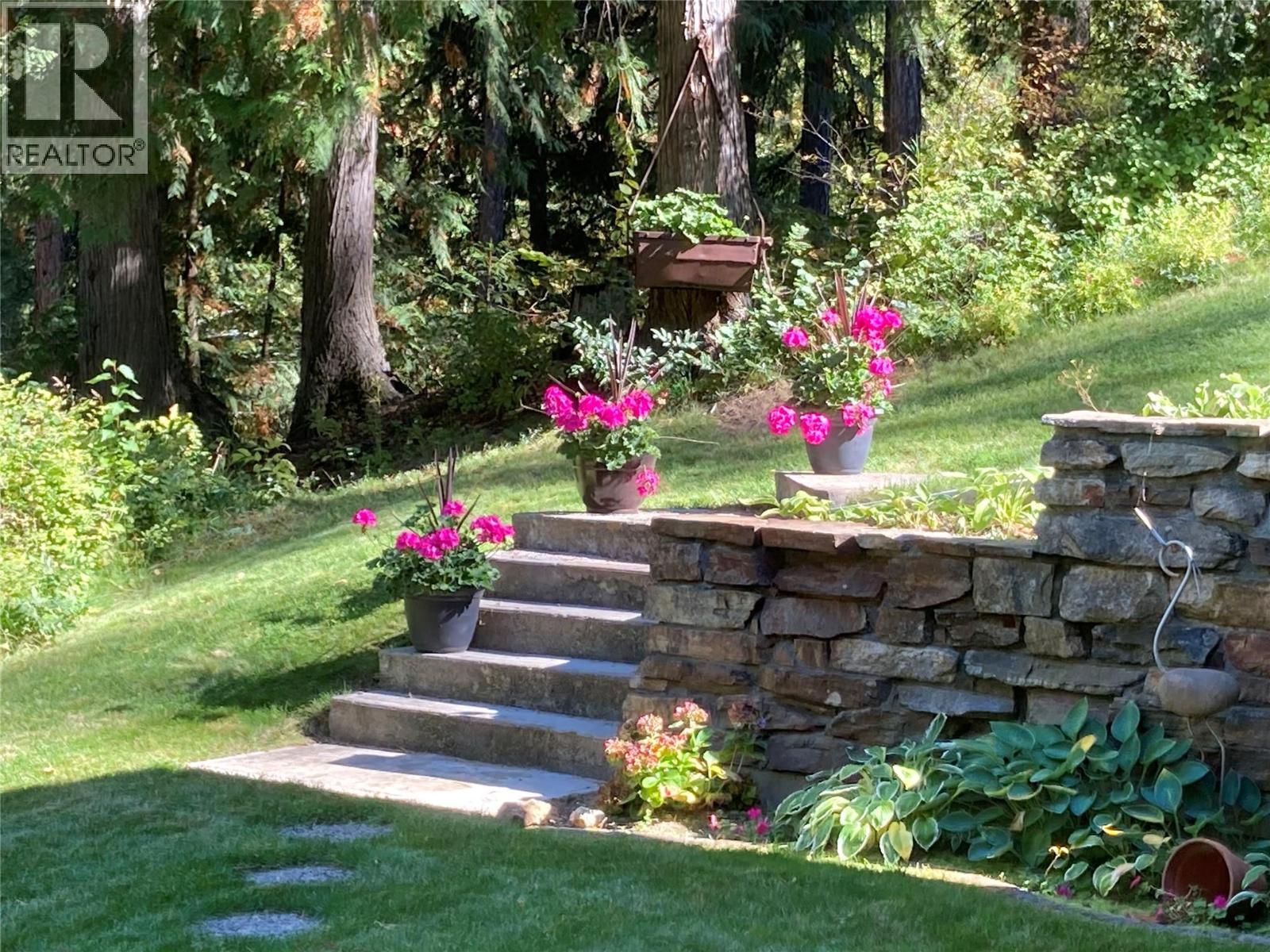 2162 Old Salmo Road, Fruitvale, British Columbia  V0G 1L1 - Photo 52 - 10376108