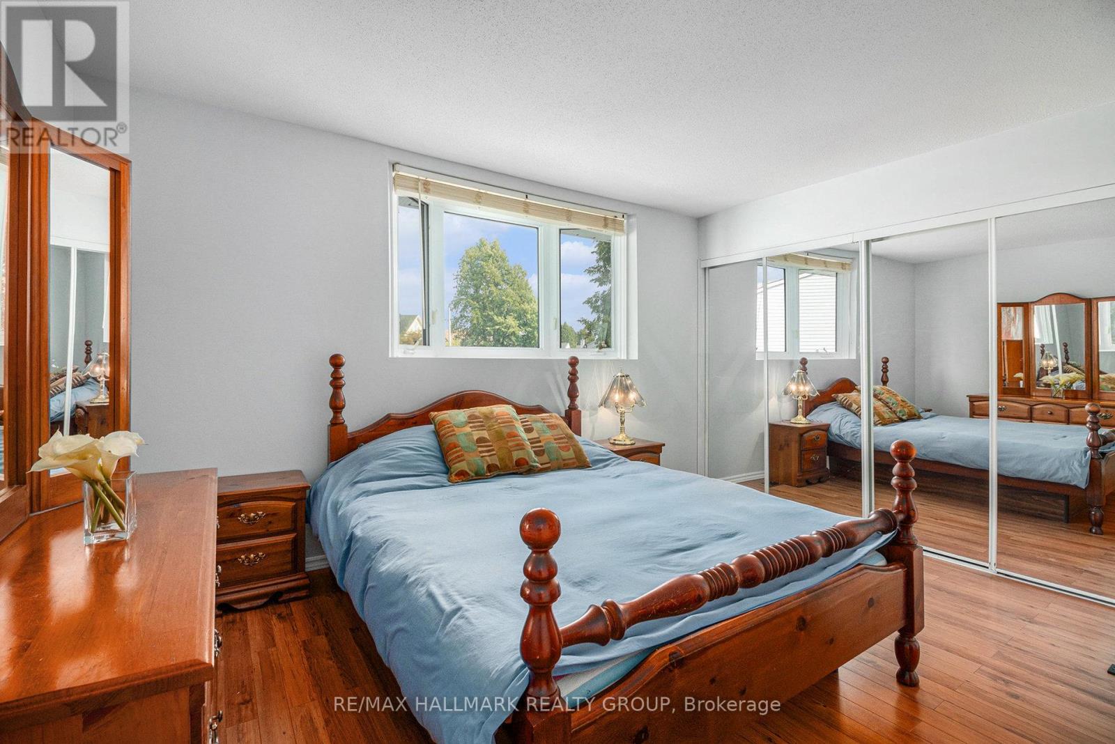 270 Mceachern Crescent, Ottawa, Ontario  K1E 3K5 - Photo 15 - X12821584