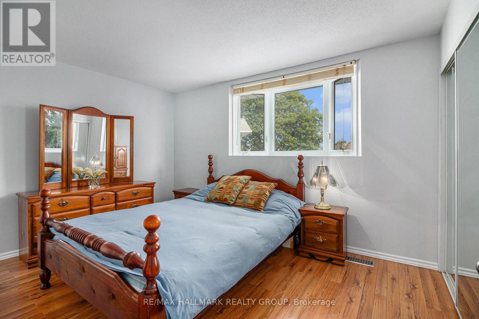 270 Mceachern Crescent, Ottawa, Ontario  K1E 3K5 - Photo 16 - X12821584