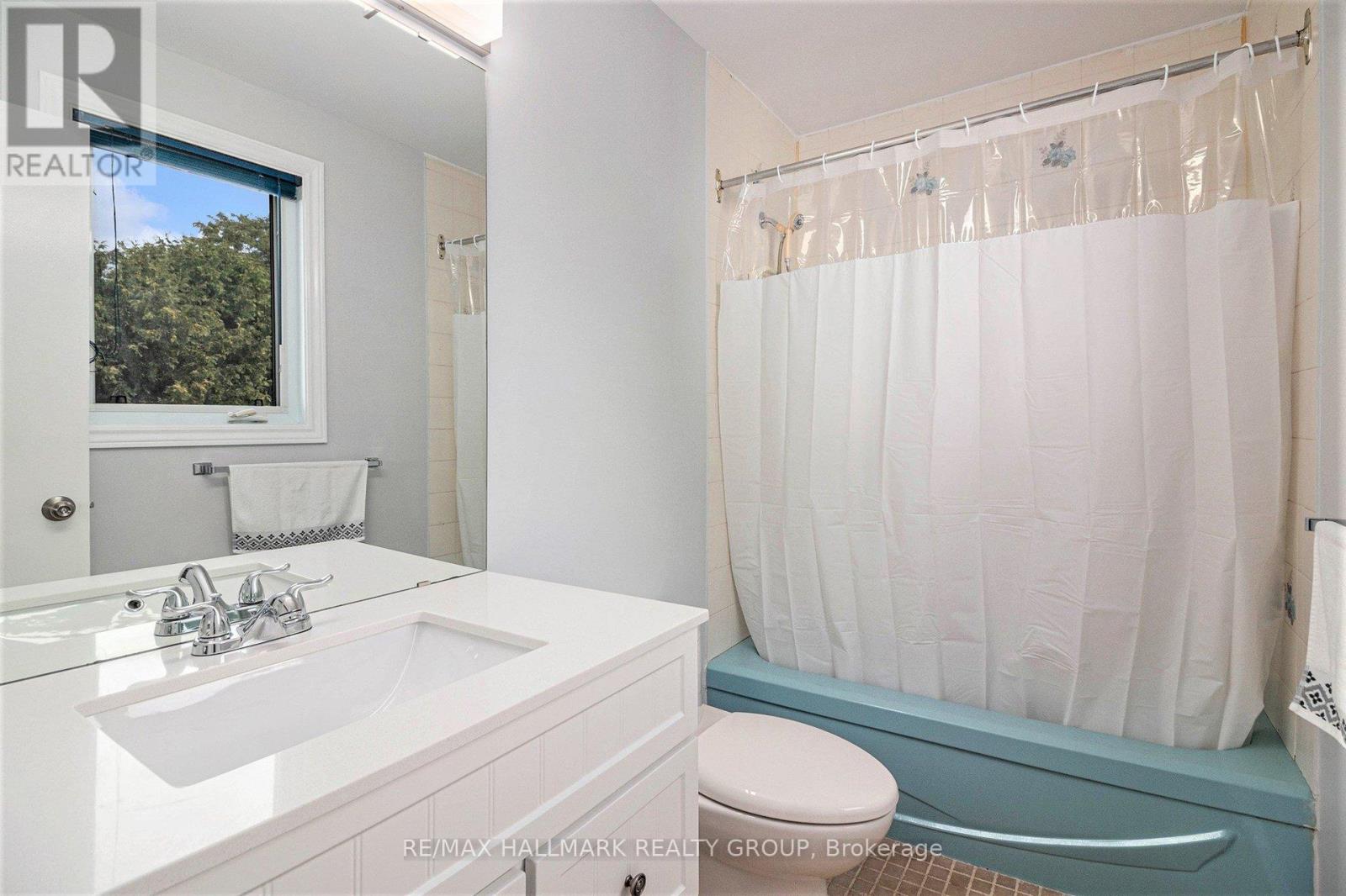 270 Mceachern Crescent, Ottawa, Ontario  K1E 3K5 - Photo 17 - X12821584