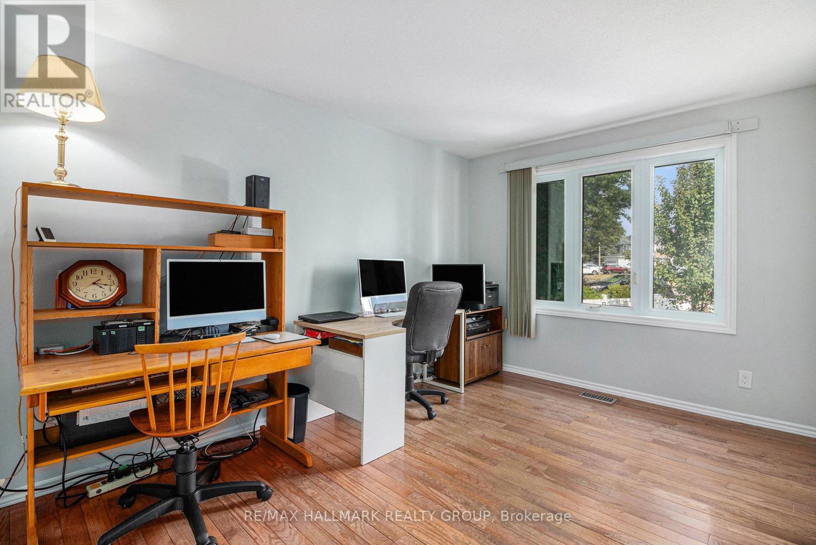 270 Mceachern Crescent, Ottawa, Ontario  K1E 3K5 - Photo 3 - X12821584