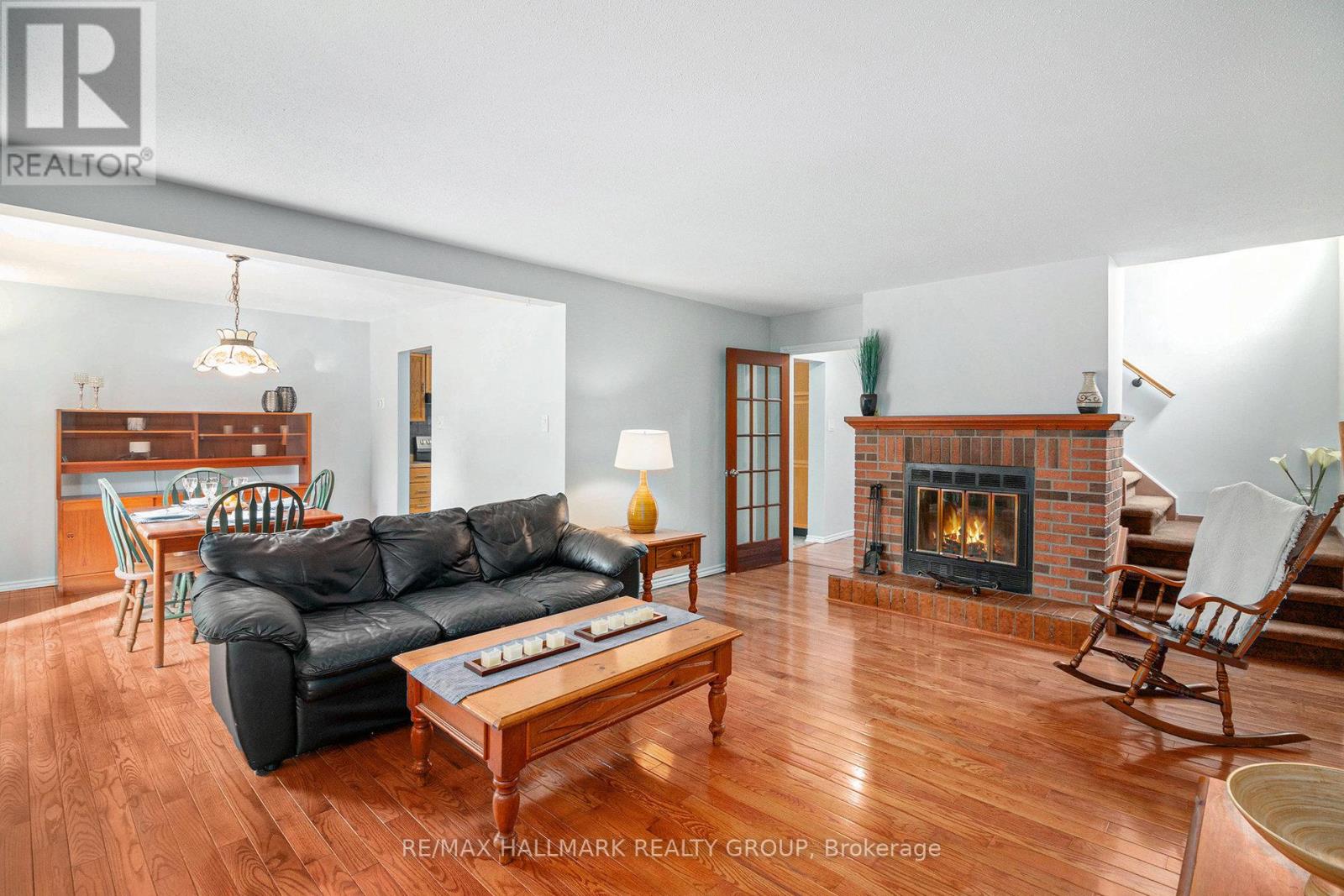 270 Mceachern Crescent, Ottawa, Ontario  K1E 3K5 - Photo 7 - X12821584