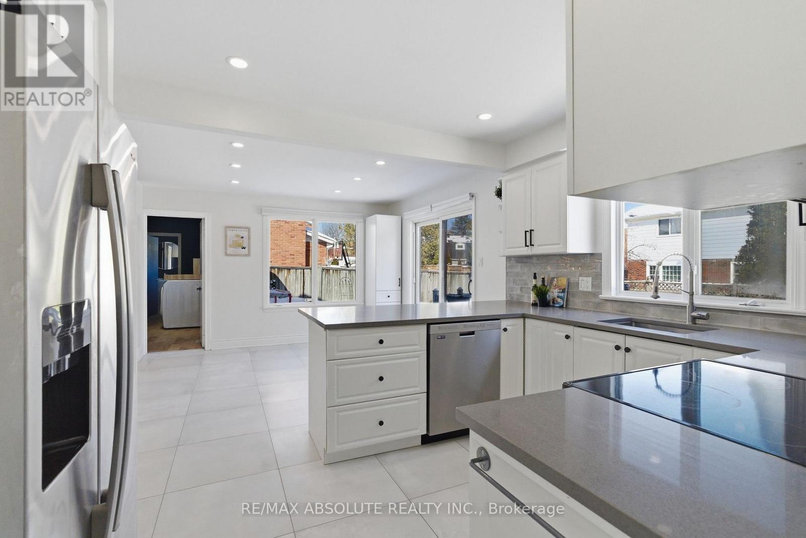 13 Weatherwood Crescent, Ottawa, Ontario  K2E 7C5 - Photo 16 - X12827684