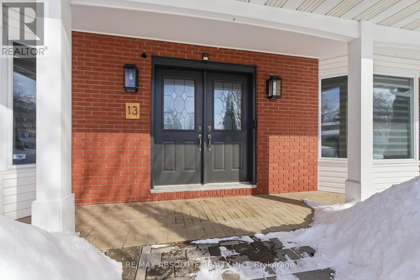 13 Weatherwood Crescent, Ottawa, Ontario  K2E 7C5 - Photo 2 - X12827684