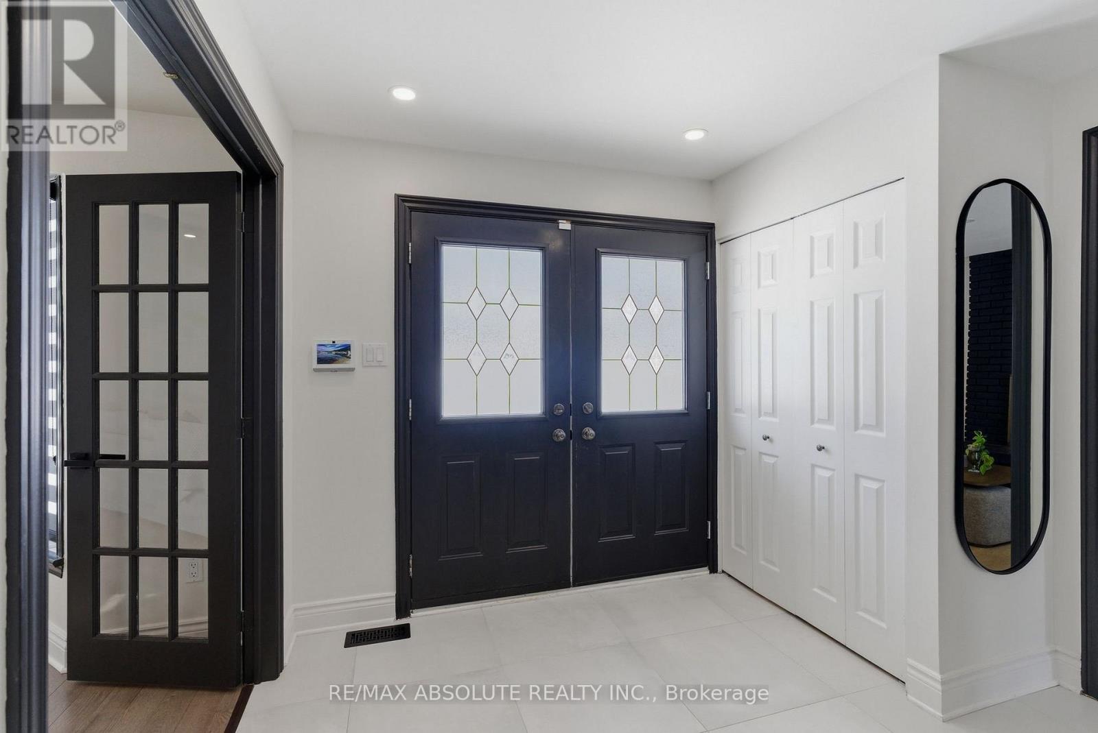 13 Weatherwood Crescent, Ottawa, Ontario  K2E 7C5 - Photo 3 - X12827684