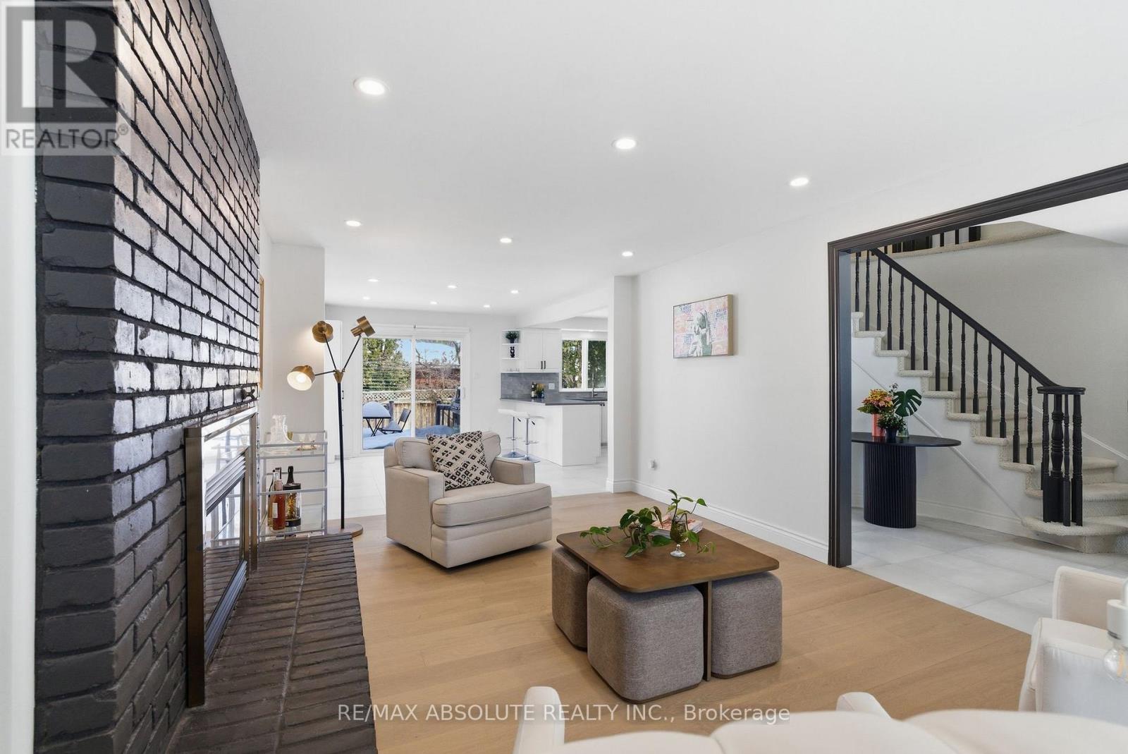 13 Weatherwood Crescent, Ottawa, Ontario  K2E 7C5 - Photo 7 - X12827684