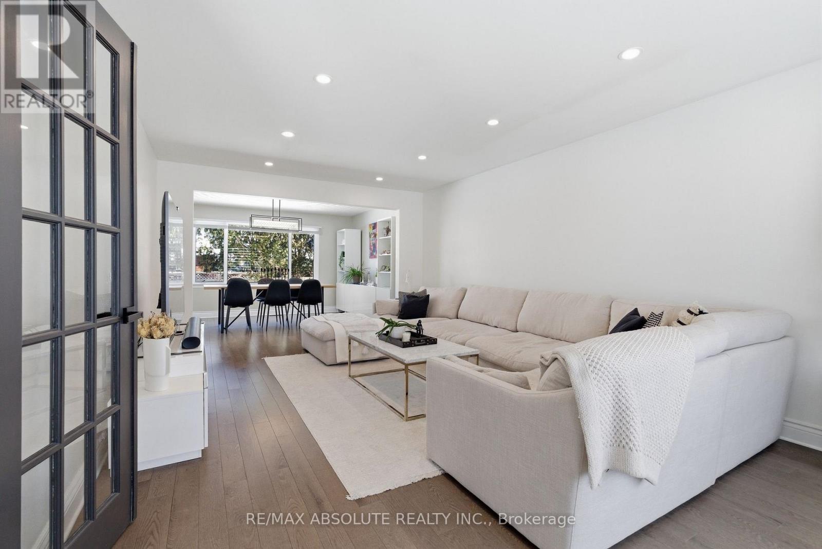 13 Weatherwood Crescent, Ottawa, Ontario  K2E 7C5 - Photo 9 - X12827684