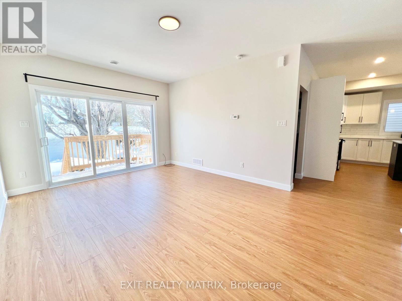 141 Centenaire Street, Russell, Ontario K0A 1W0 - Photo 2 - X12827796