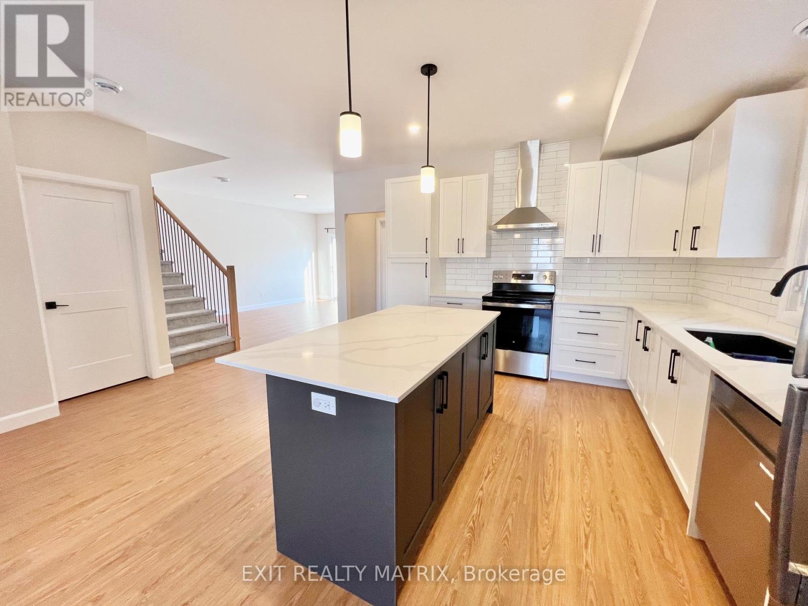 141 Centenaire Street, Russell, Ontario K0A 1W0 - Photo 5 - X12827796