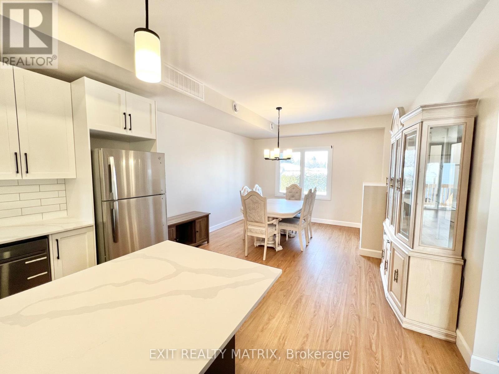 141 Centenaire Street, Russell, Ontario K0A 1W0 - Photo 6 - X12827796