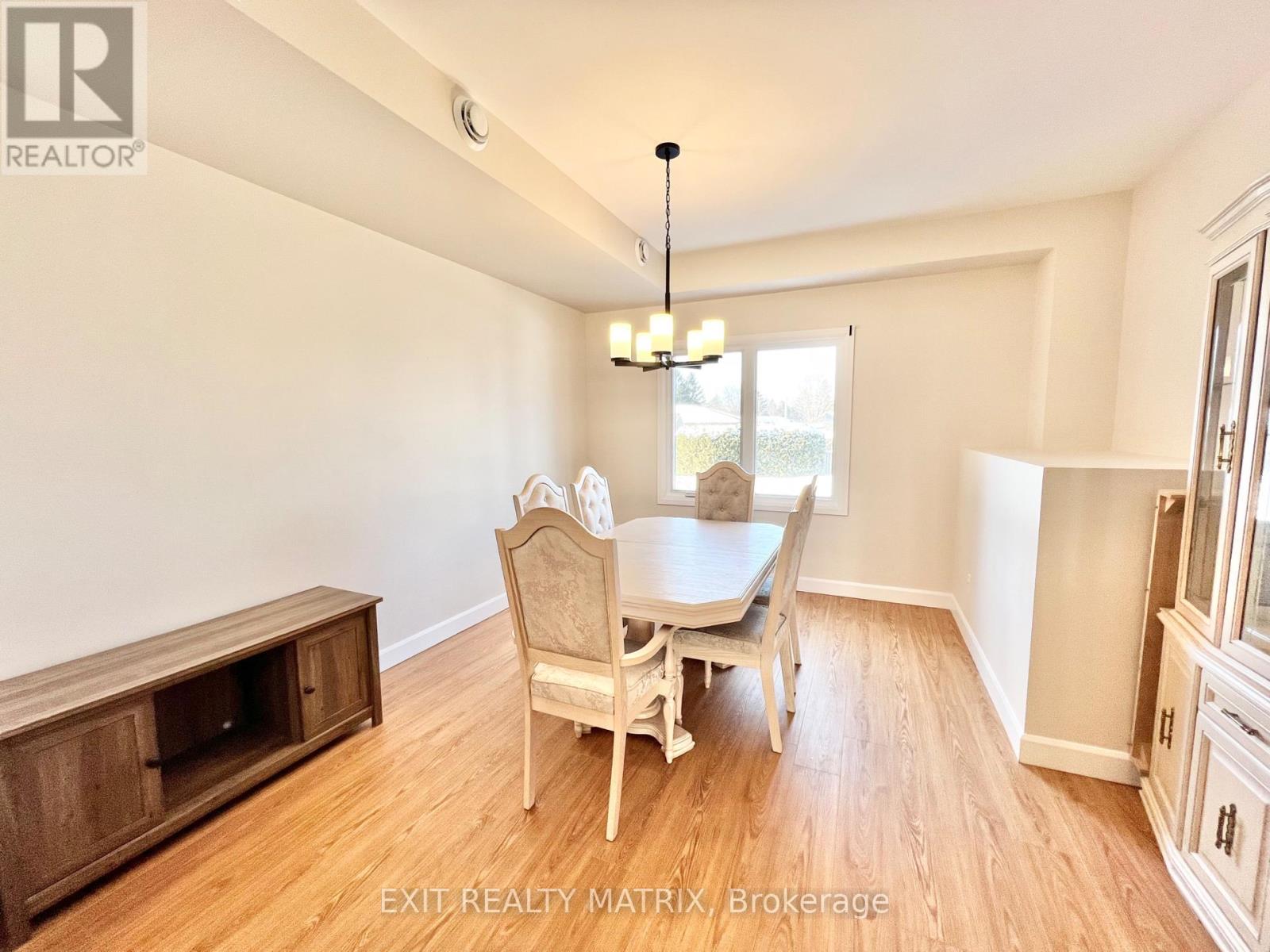 141 Centenaire Street, Russell, Ontario K0A 1W0 - Photo 7 - X12827796