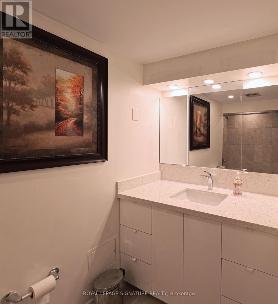 2511 - 77 Harbour Square, Toronto, Ontario  M5J 2S2 - Photo 10 - C12826364