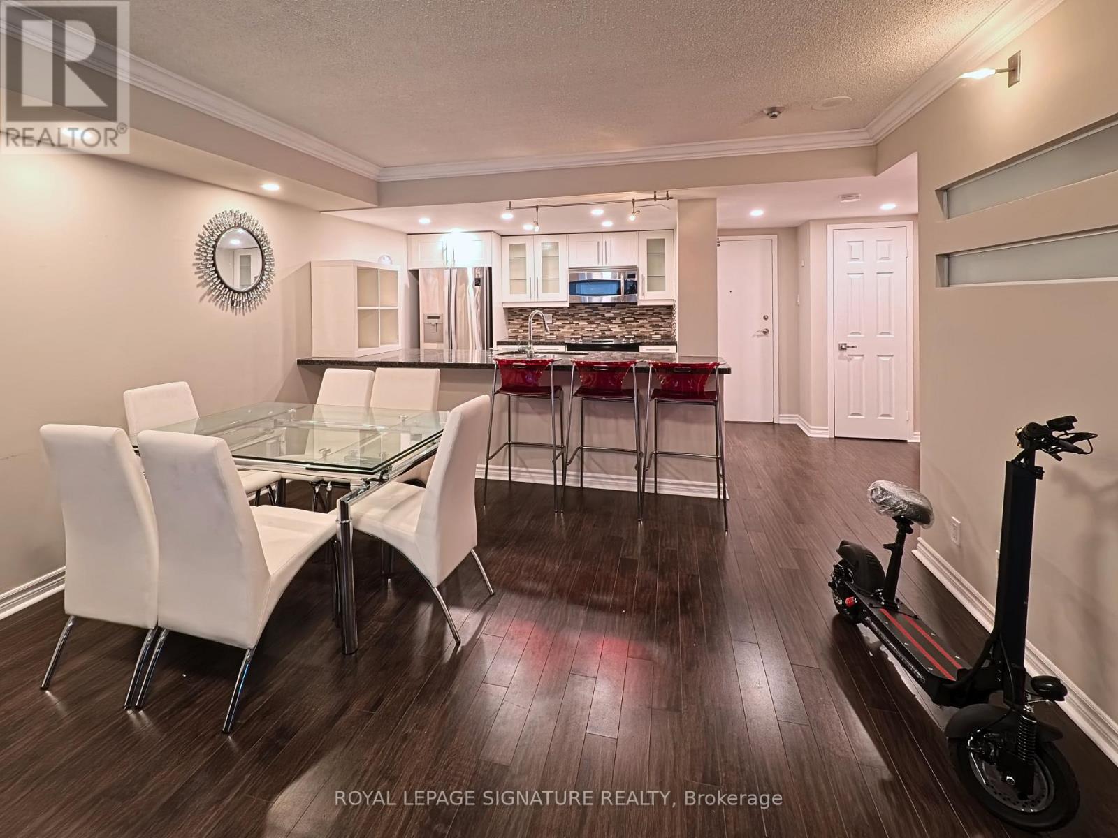 2511 - 77 Harbour Square, Toronto, Ontario  M5J 2S2 - Photo 2 - C12826364