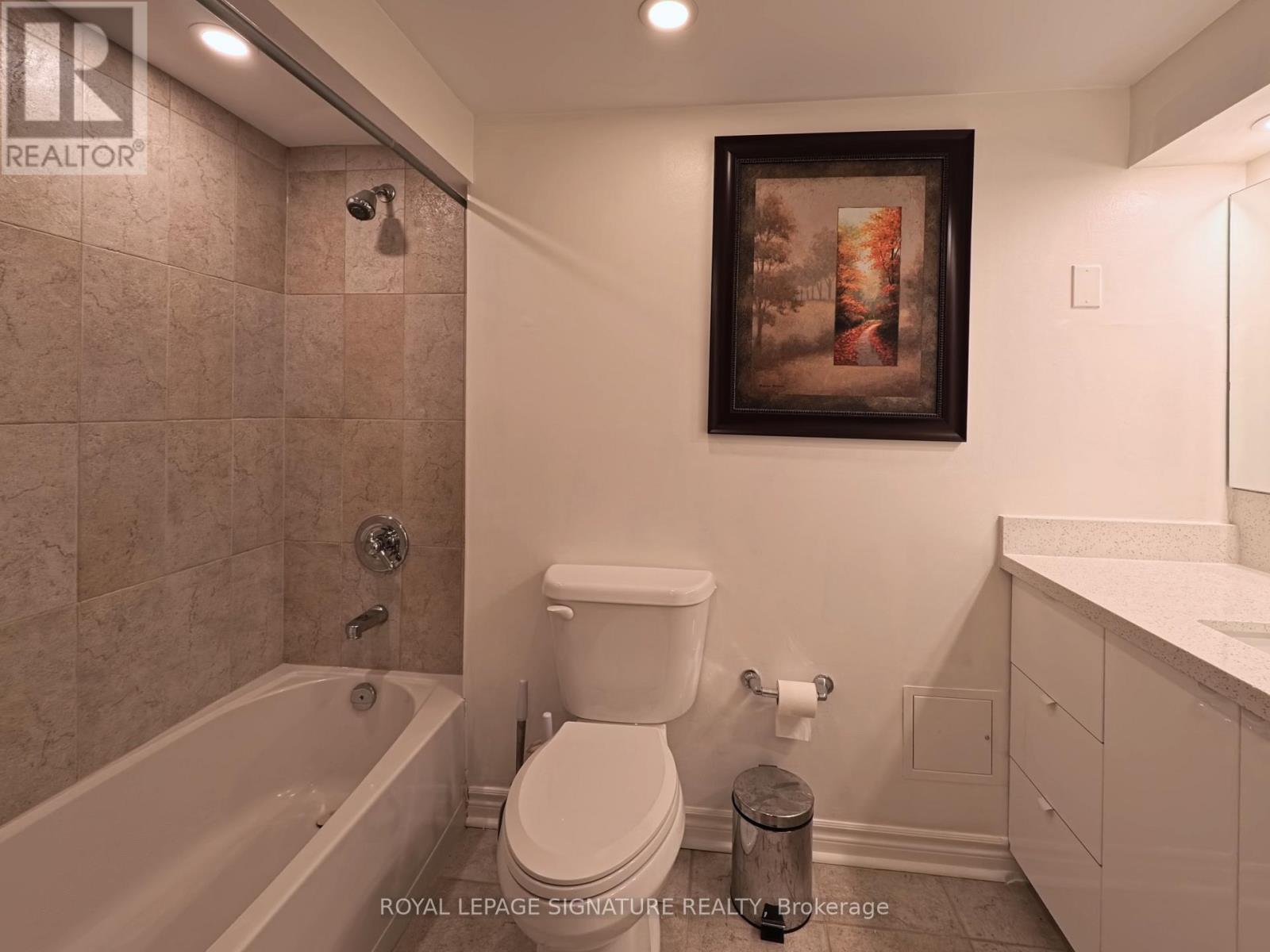 2511 - 77 Harbour Square, Toronto, Ontario  M5J 2S2 - Photo 11 - C12826364