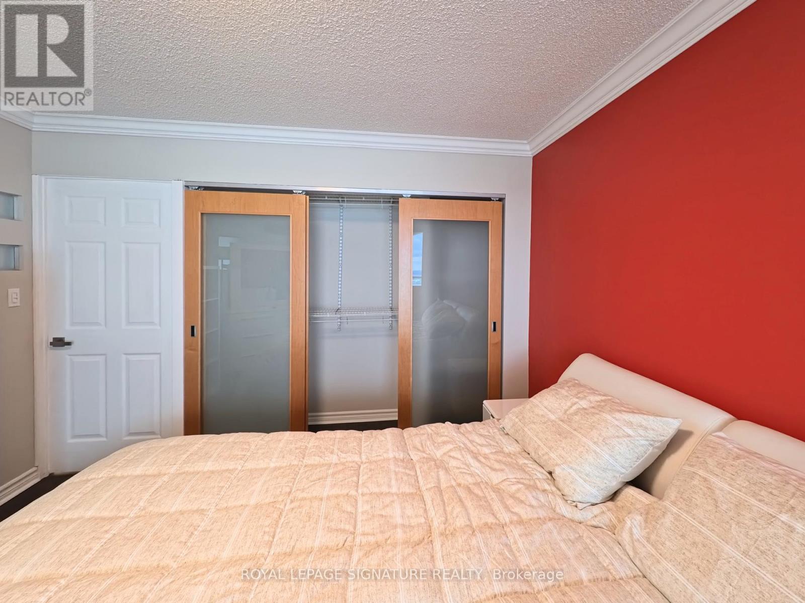 2511 - 77 Harbour Square, Toronto, Ontario  M5J 2S2 - Photo 7 - C12826364