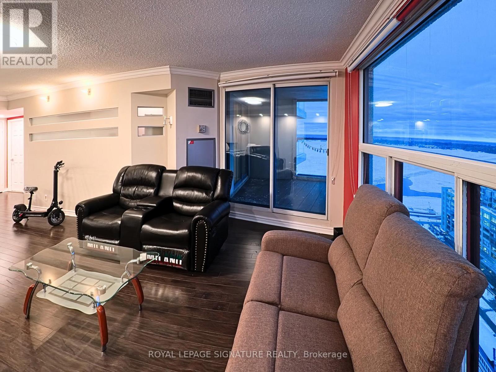 2511 - 77 Harbour Square, Toronto, Ontario  M5J 2S2 - Photo 12 - C12826364