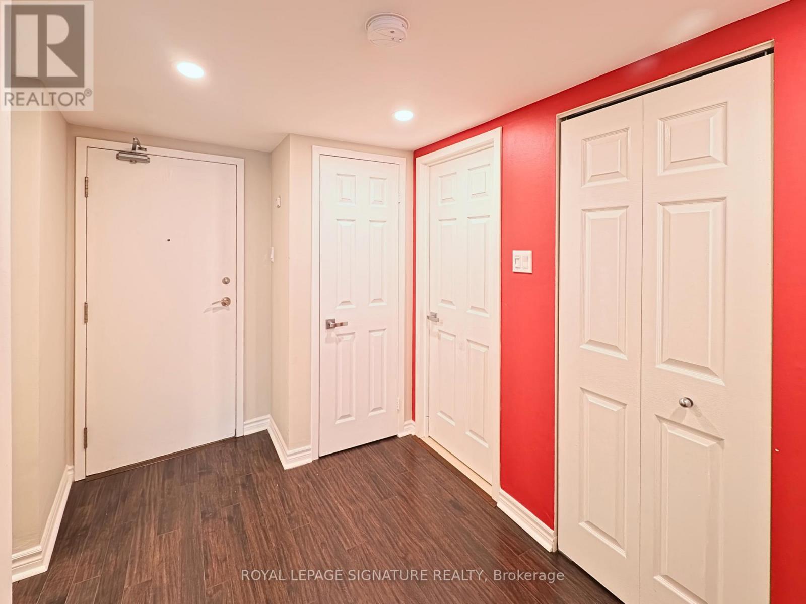 2511 - 77 Harbour Square, Toronto, Ontario  M5J 2S2 - Photo 4 - C12826364