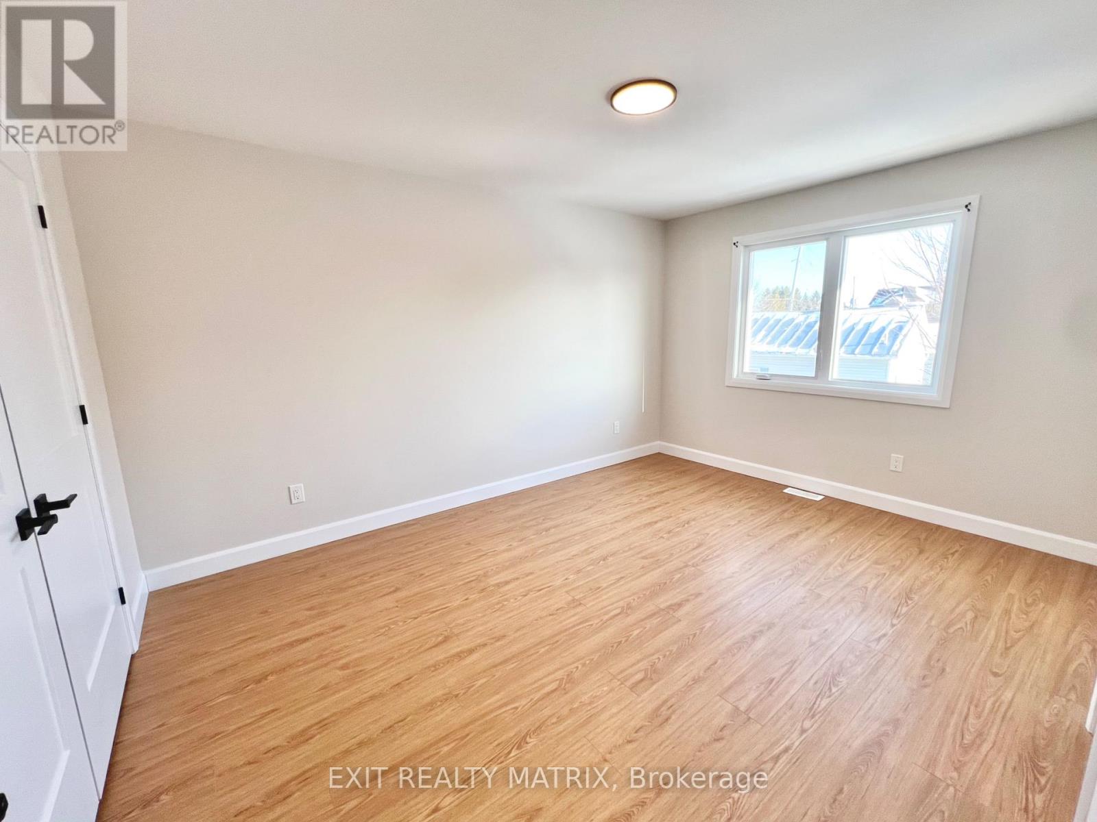 141 Centenaire Street, Russell, Ontario K0A 1W0 - Photo 10 - X12827796