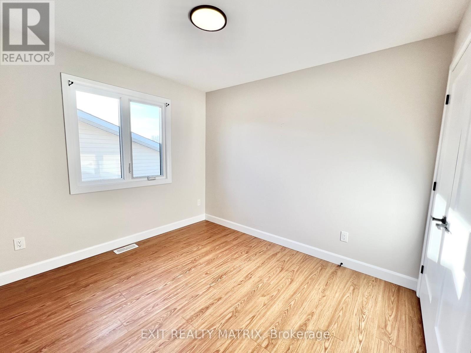 141 Centenaire Street, Russell, Ontario K0A 1W0 - Photo 13 - X12827796