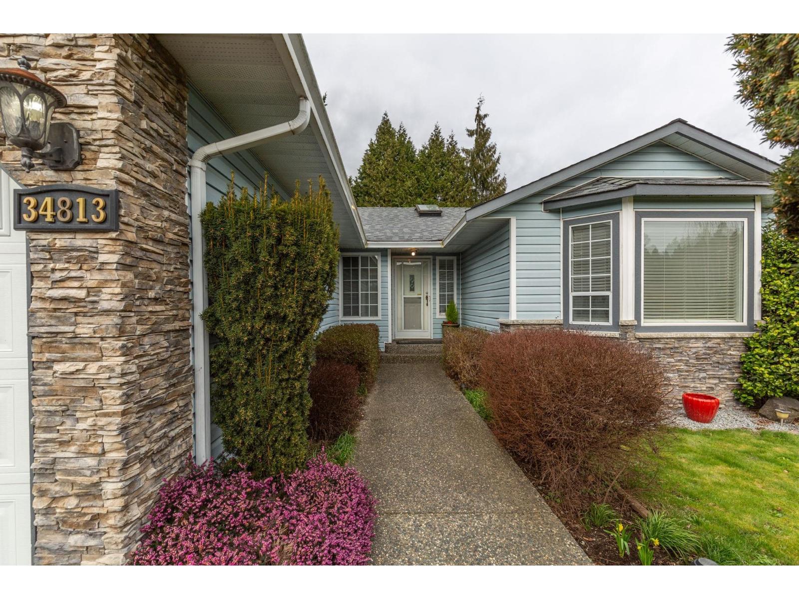 34813 Chantrell Place, Abbotsford, British Columbia  V3G 1G5 - Photo 3 - R3094138