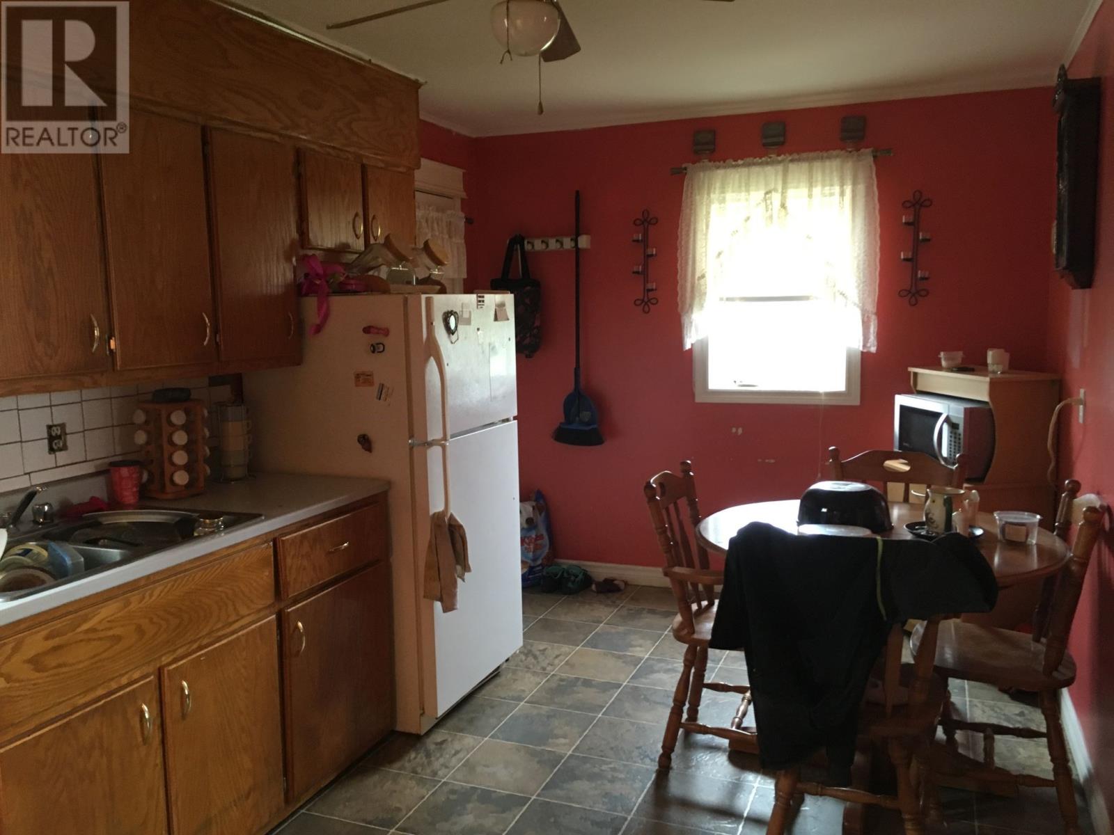 10 Princess Avenue, Stephenville, Newfoundland & Labrador A2N 2G9 - Photo 2 - 1294850