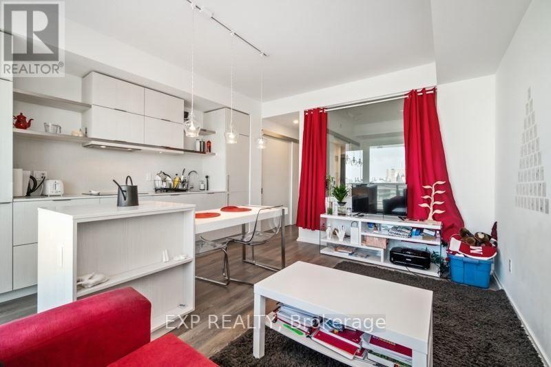 2003 - 197 Yonge Street, Toronto, Ontario  M5B 1M4 - Photo 11 - C12827770