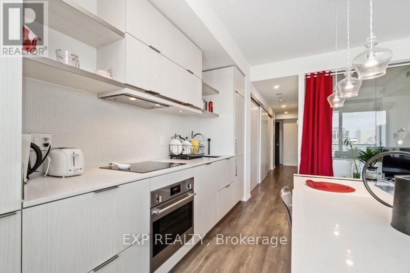 2003 - 197 Yonge Street, Toronto, Ontario  M5B 1M4 - Photo 13 - C12827770