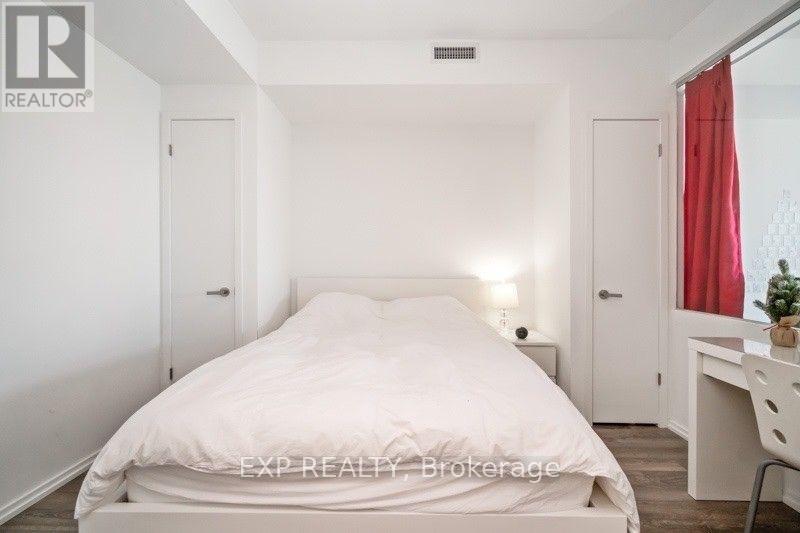 2003 - 197 Yonge Street, Toronto, Ontario  M5B 1M4 - Photo 17 - C12827770