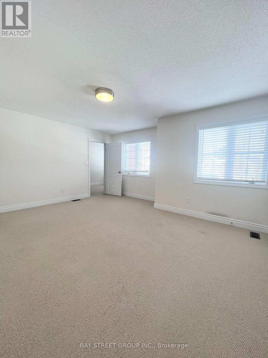 1018 Wilbur Pipher Circle, Newmarket, Ontario  L3X 0G4 - Photo 10 - N12827624