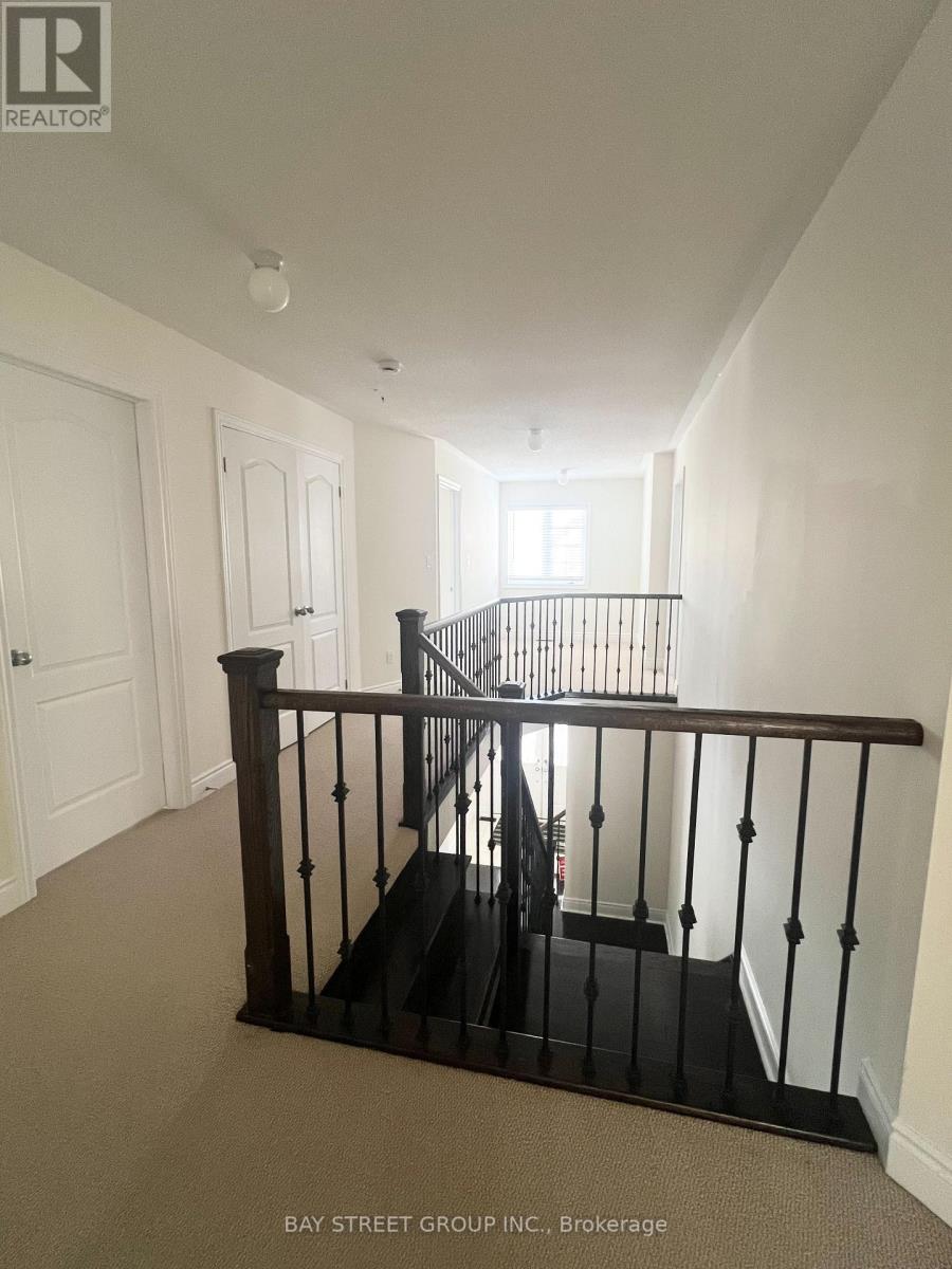 1018 Wilbur Pipher Circle, Newmarket, Ontario  L3X 0G4 - Photo 11 - N12827624