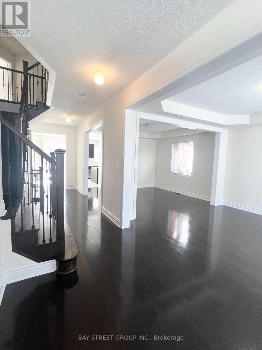 1018 Wilbur Pipher Circle, Newmarket, Ontario  L3X 0G4 - Photo 2 - N12827624