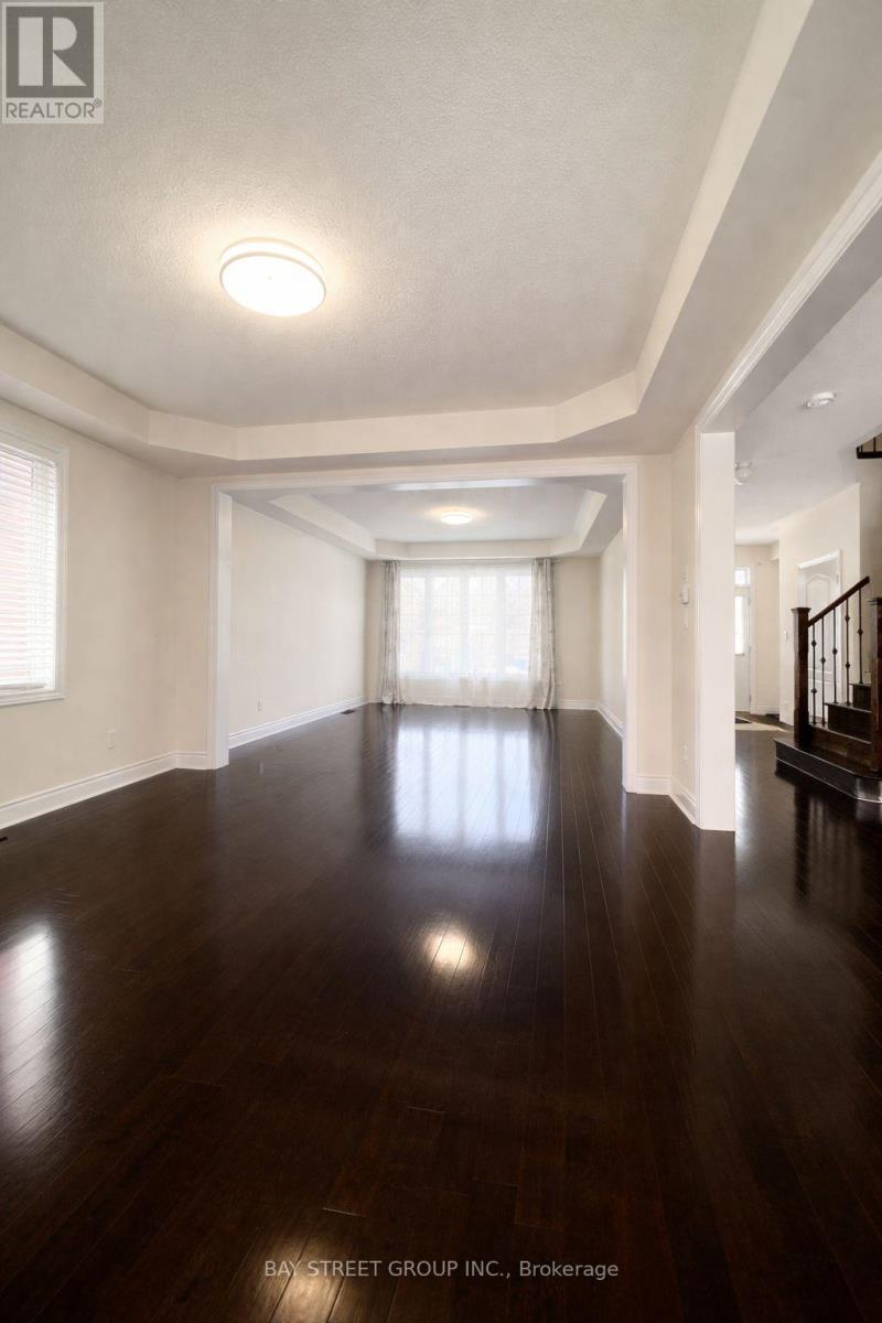 1018 Wilbur Pipher Circle, Newmarket, Ontario  L3X 0G4 - Photo 3 - N12827624