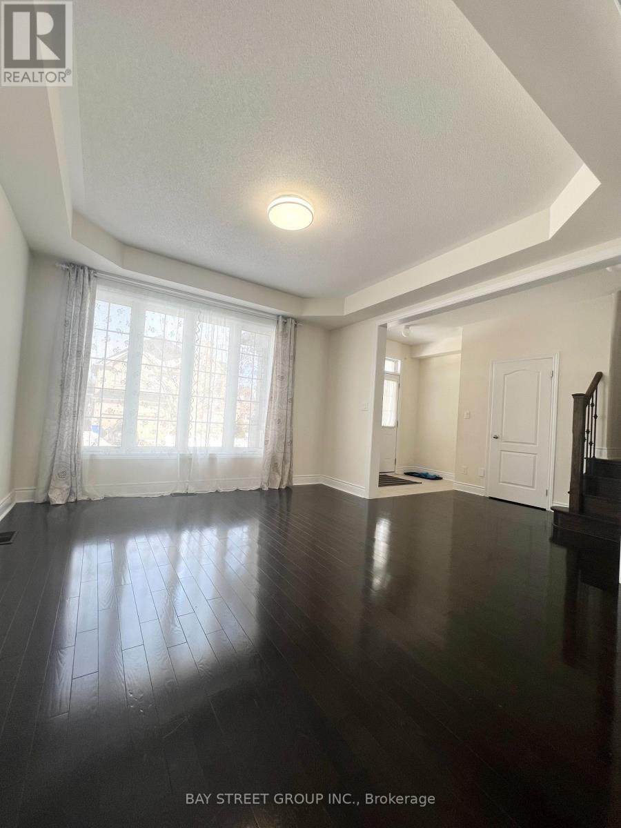 1018 Wilbur Pipher Circle, Newmarket, Ontario  L3X 0G4 - Photo 4 - N12827624