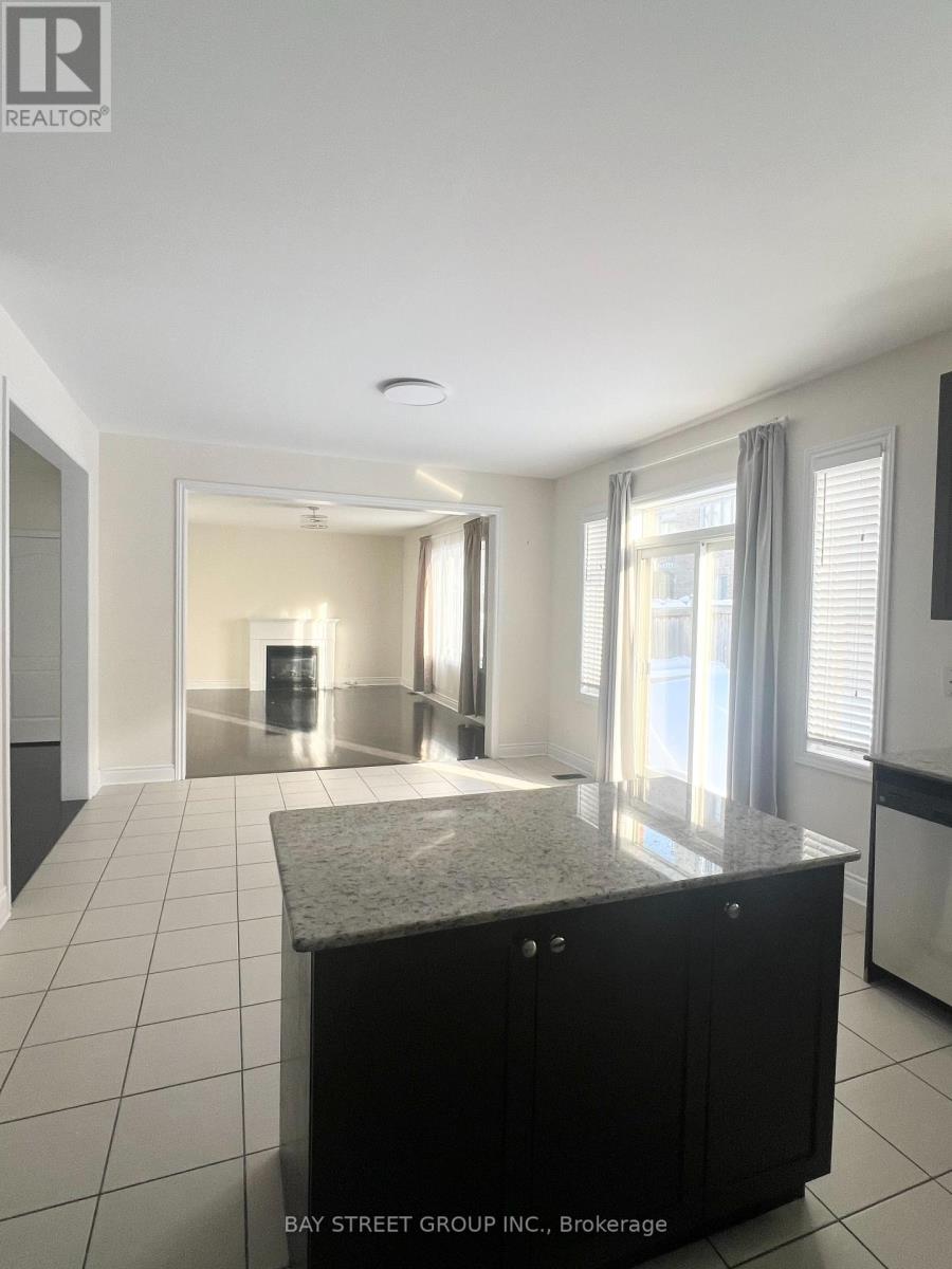 1018 Wilbur Pipher Circle, Newmarket, Ontario  L3X 0G4 - Photo 6 - N12827624