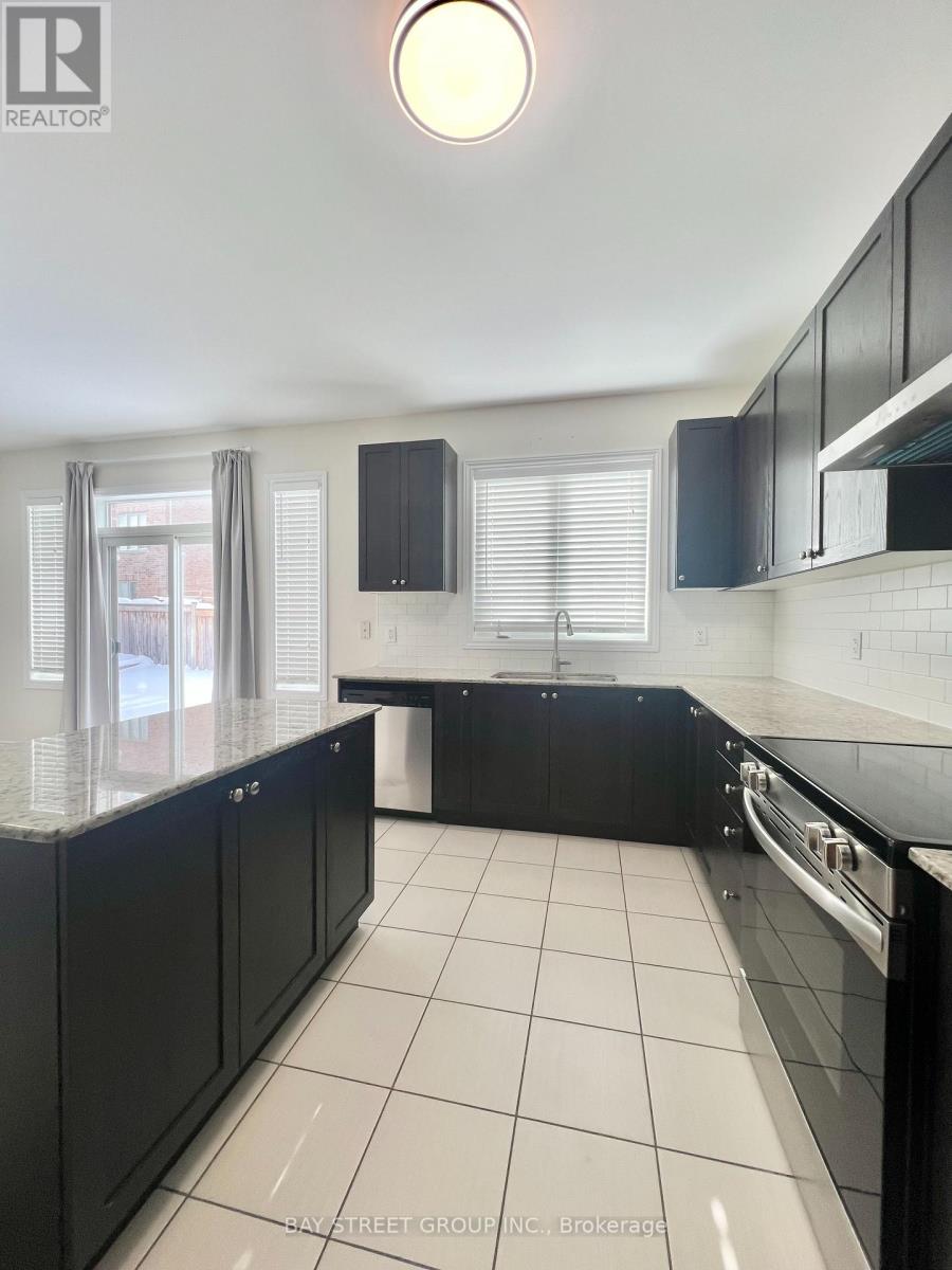 1018 Wilbur Pipher Circle, Newmarket, Ontario  L3X 0G4 - Photo 7 - N12827624