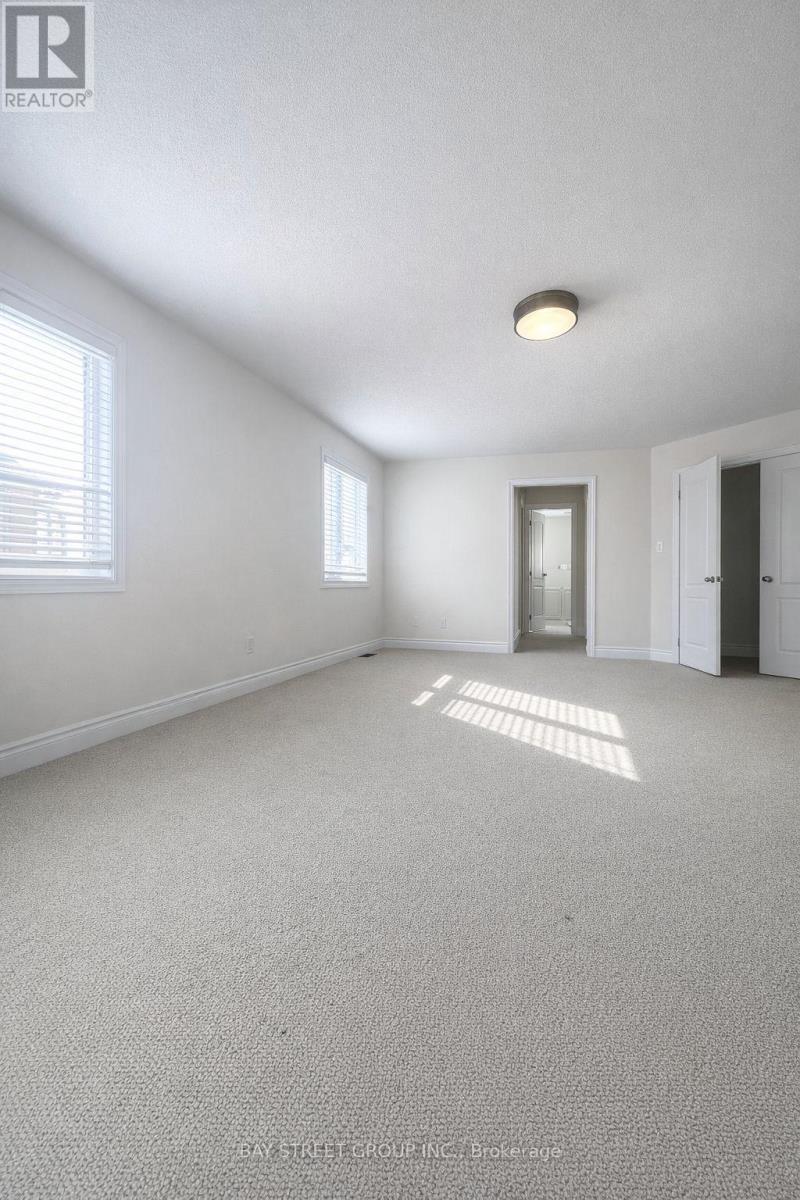 1018 Wilbur Pipher Circle, Newmarket, Ontario  L3X 0G4 - Photo 8 - N12827624