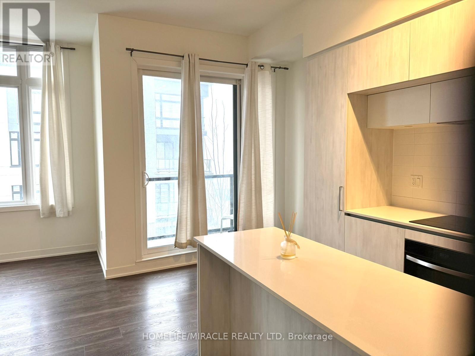 924 - 2 Steckley House Lane, Richmond Hill, Ontario  L4S 0N4 - Photo 3 - N12827636