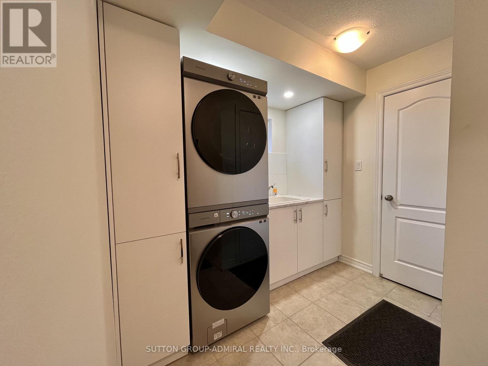 53 Matthewson Avenue, Bradford West Gwillimbury, Ontario  L3Z 0P3 - Photo 10 - N12827674