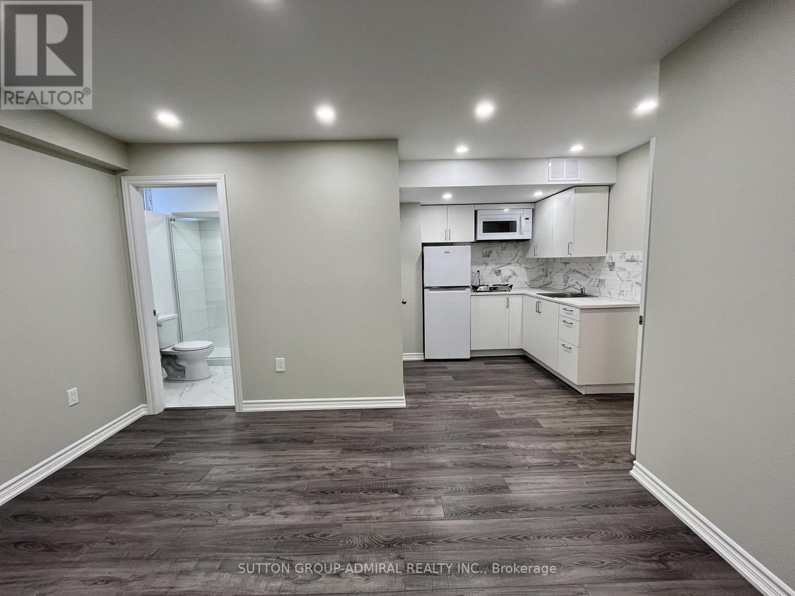 53 Matthewson Avenue, Bradford West Gwillimbury, Ontario  L3Z 0P3 - Photo 4 - N12827674