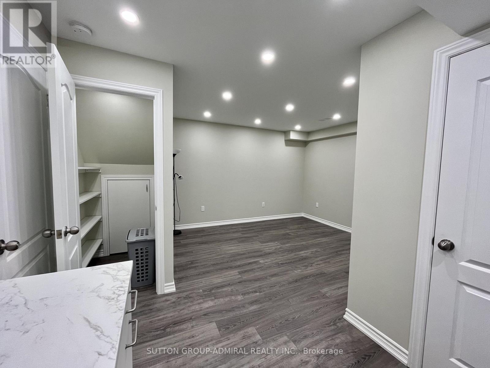 53 Matthewson Avenue, Bradford West Gwillimbury, Ontario  L3Z 0P3 - Photo 5 - N12827674