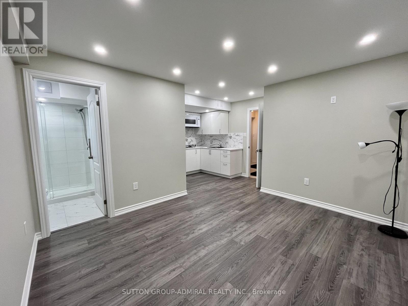 53 Matthewson Avenue, Bradford West Gwillimbury, Ontario  L3Z 0P3 - Photo 6 - N12827674