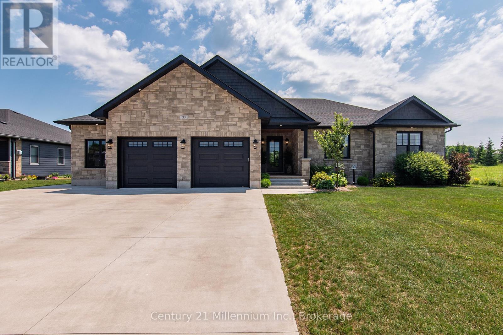 33 Nickason Drive, Arran-Elderslie, Ontario  N0H 1A0 - Photo 2 - X12717614