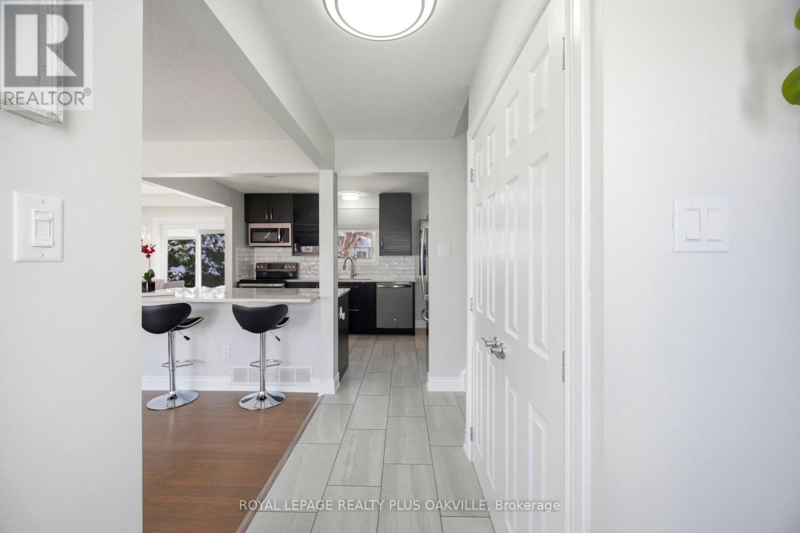 98 Rustic Crescent, Orangeville, Ontario  L9W 1S9 - Photo 8 - W12827644