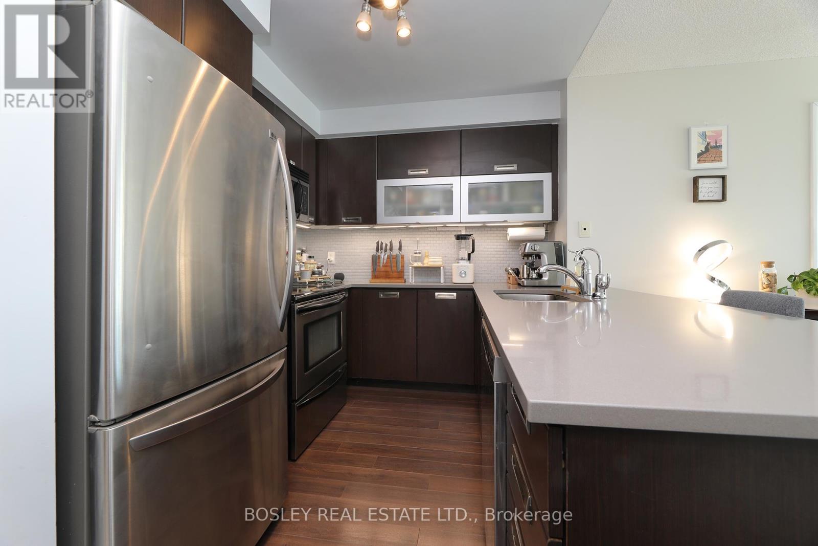 210 - 20 Gothic Avenue, Toronto, Ontario  M6P 1T5 - Photo 5 - W12827656