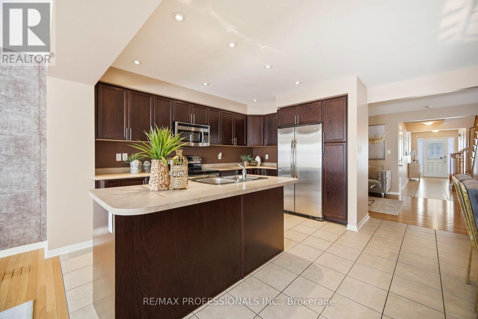 56 Lightcatcher Circle, Brampton, Ontario  L6P 3P5 - Photo 12 - W12827680