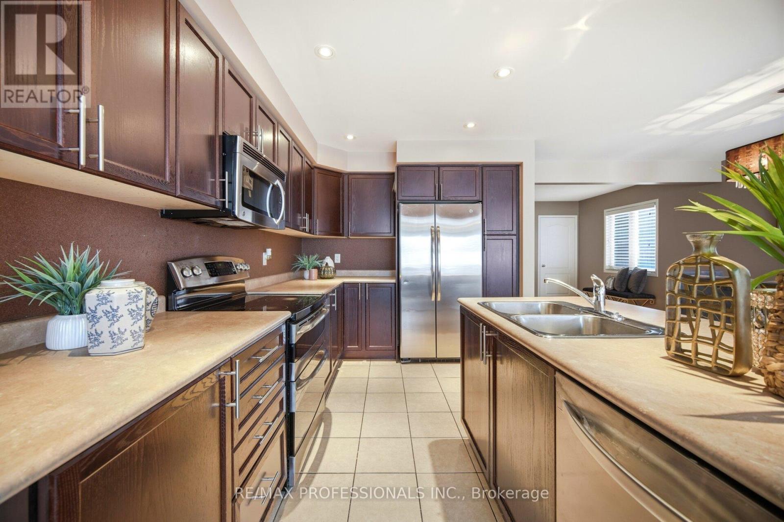 56 Lightcatcher Circle, Brampton, Ontario  L6P 3P5 - Photo 14 - W12827680