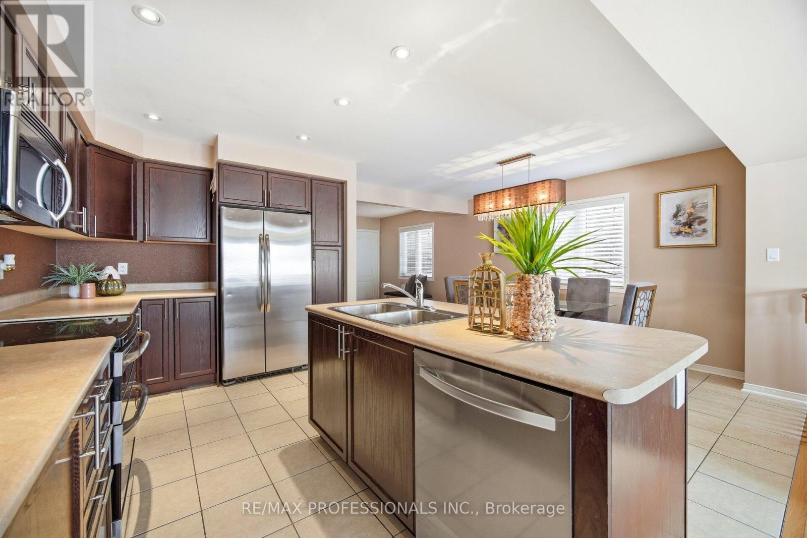 56 Lightcatcher Circle, Brampton, Ontario  L6P 3P5 - Photo 16 - W12827680