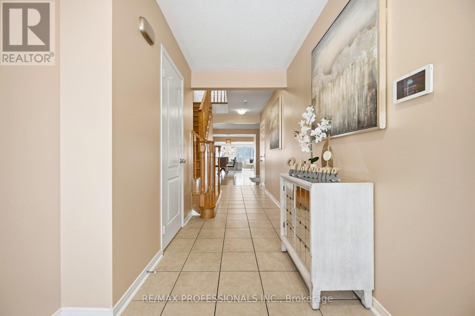 56 Lightcatcher Circle, Brampton, Ontario  L6P 3P5 - Photo 5 - W12827680