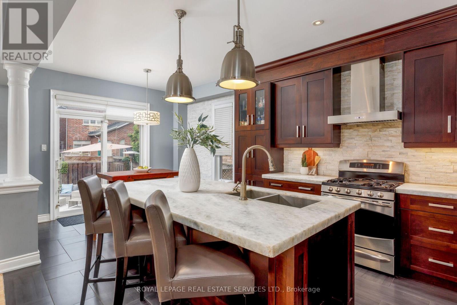 2299 Millstone Drive, Oakville, Ontario  L6M 0H1 - Photo 15 - W12827714