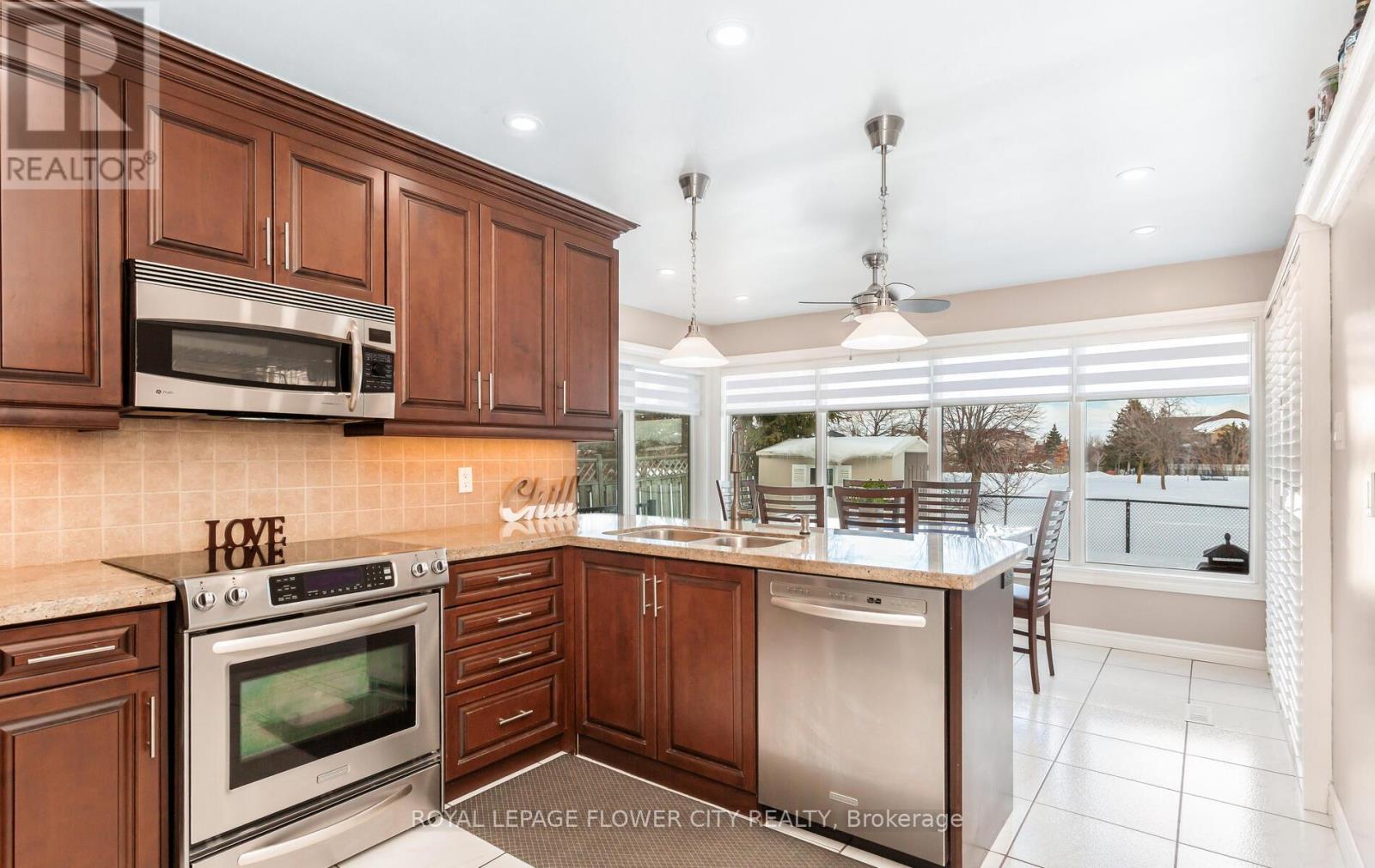 60 Newgreen Crescent, Brampton, Ontario  L6S 4Y5 - Photo 12 - W12827762